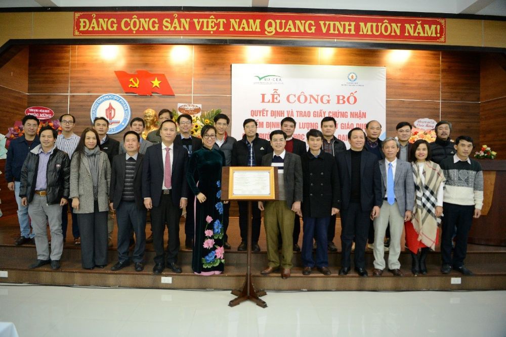 Trao Giấy chứng nhận kiểm định chất lượng cơ sở giáo dục chu kỳ 2 Trường Đại học Sư phạm, Đại học Huế